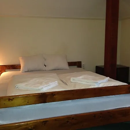 Hotel Alfoeld Panzio & Etterem 3*