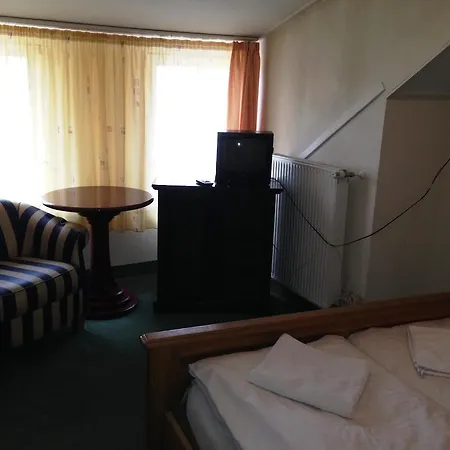 Hotel Alfoeld Panzio & Etterem