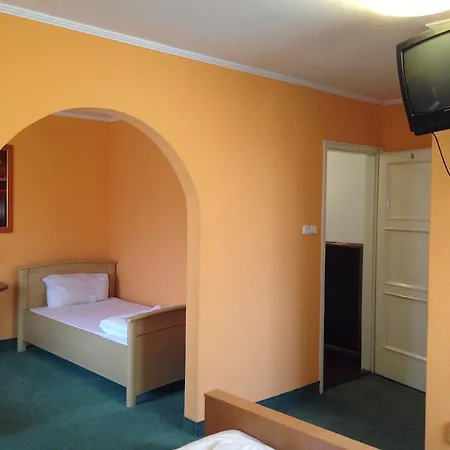 Hotel Alfoeld Panzio & Etterem Cegled