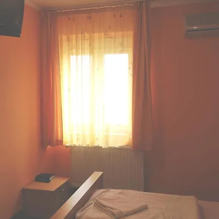 Alfoeld Panzio & Etterem Cegléd