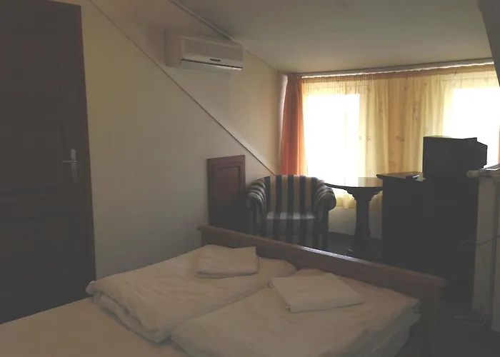 ホテル Alfoeld Panzio & Etterem 3*