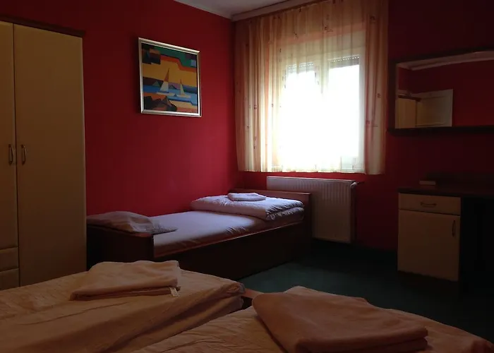 ホテル Alfoeld Panzio & Etterem 3*